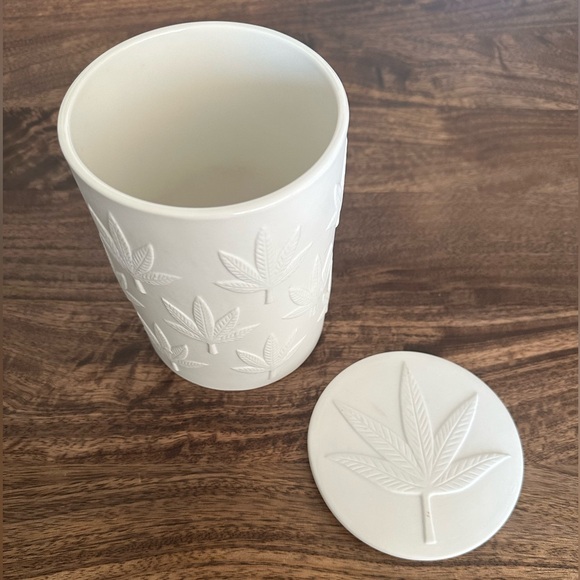 Jonathan Adler Hashish lidded ceramic canister - Picture 1 of 5
